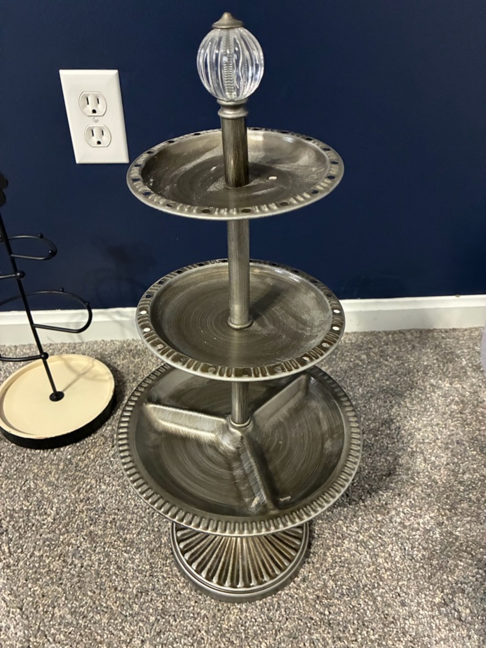 Three-Tier jewelry Stand - Metallic Gray
